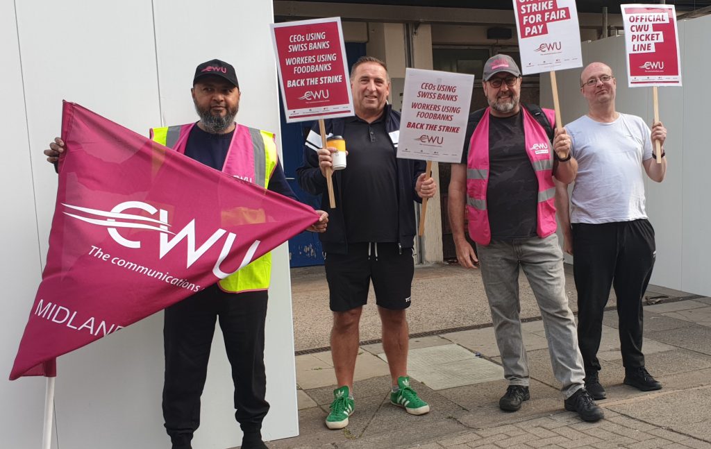 Cardinal telephone exchange CWU picket line in Leicester, 29.7.22