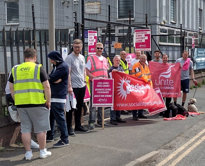 Carlisle CWU picket, 29.7.22, photo by Robert Charlesworth