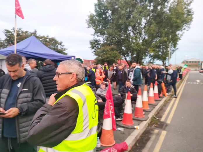 Liverpool dock strike - photo Alex Smith