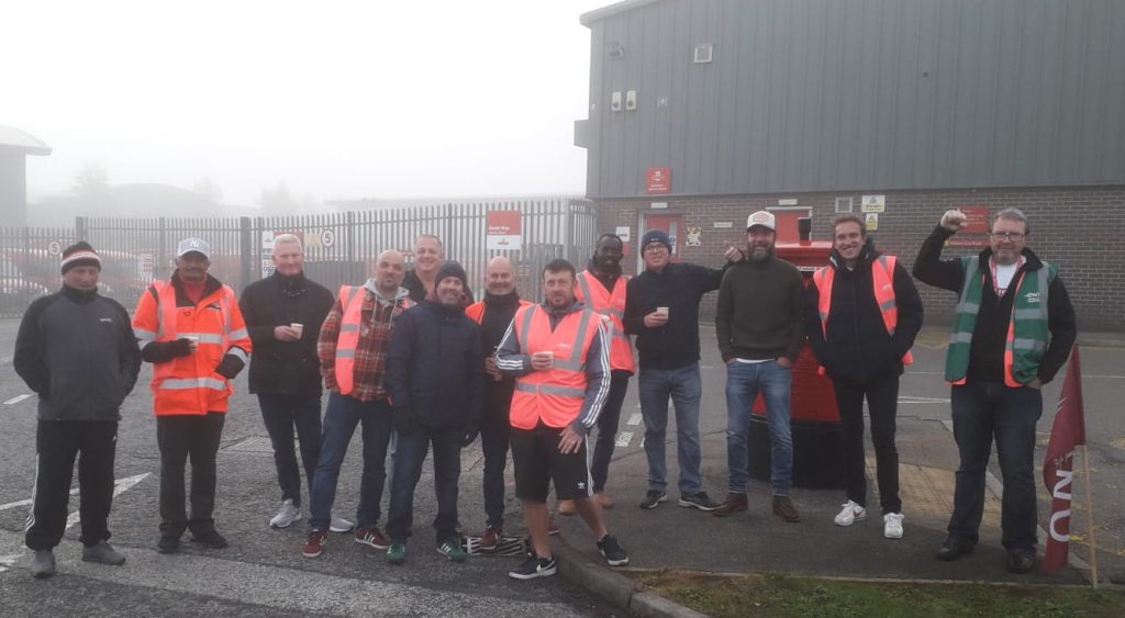 CWU Royal Mail strike, Saxon Way, Hull, 30.9.22. Photo by Mick Whale