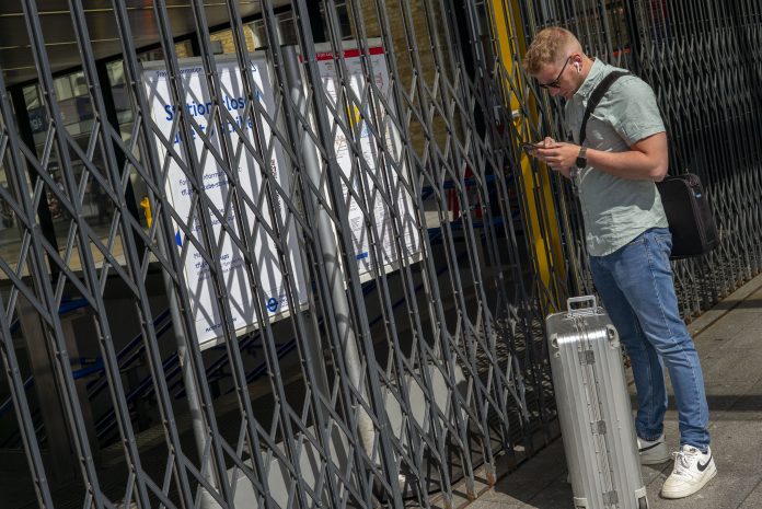 RMT Rail Maritime and Transport Workers trade union national rai
