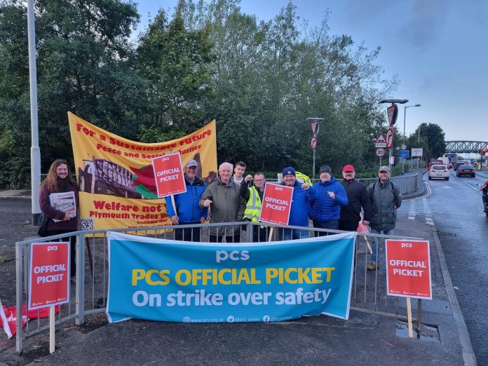 Devonport picket line. Photo: Ryan Aldred