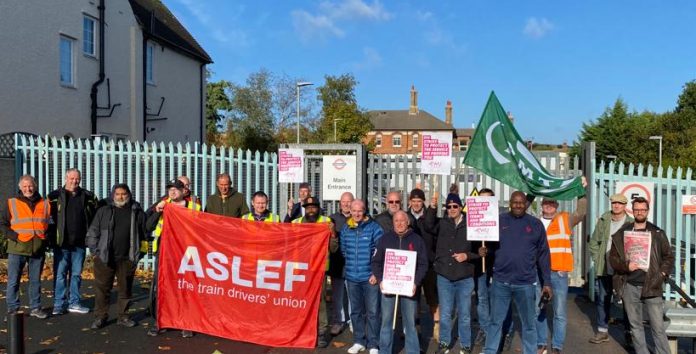 Chingford Aslef, RMT and CWU join together for a photo, 1.10.22 Chingford Aslef, RMT and CWU join together for a photo, 1.10.22