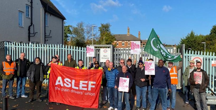 Chingford Aslef, RMT and CWU join together for a photo, 1.10.22