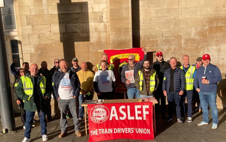 Aslef picket at Hull Paragon. 1st October 2022