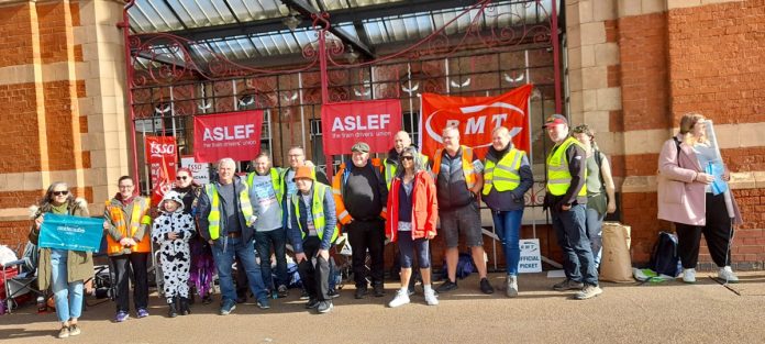 Aslef picket line in Leicester. Photo: Heather Rawling