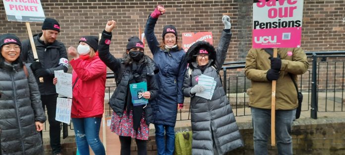 UCU strikers at Durham University, photo Elaine BrunskilL
