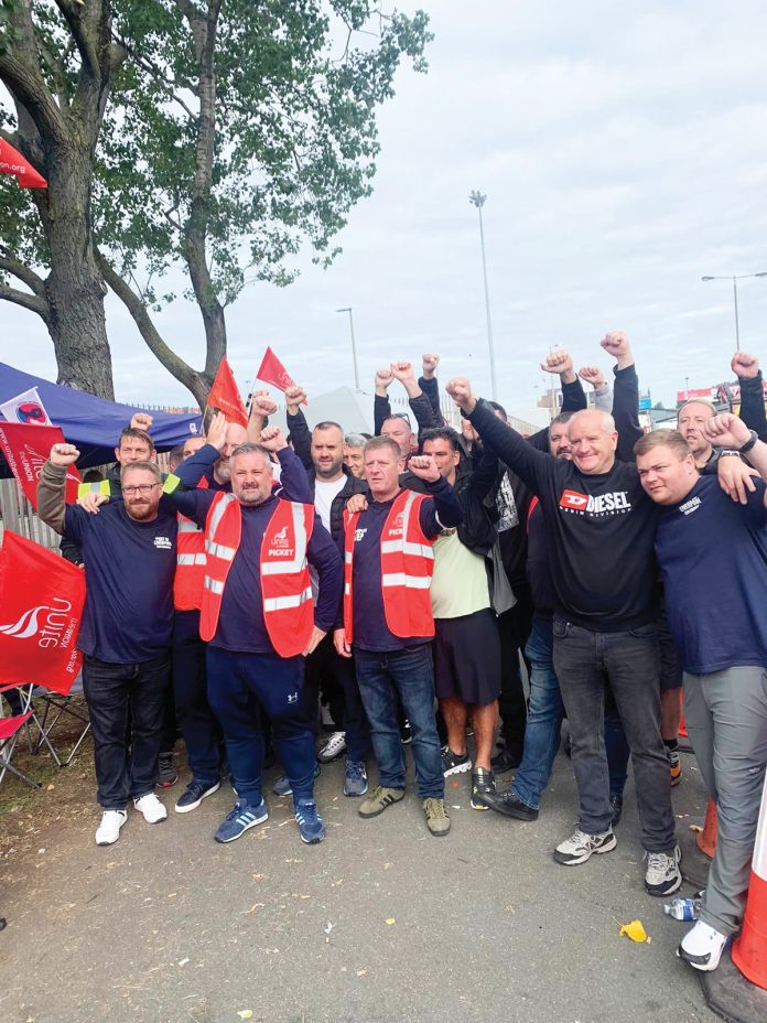 Liverpool-dockers-pickets-Neil-Dunne1 Liverpool-dockers-pickets-Neil-Dunne1