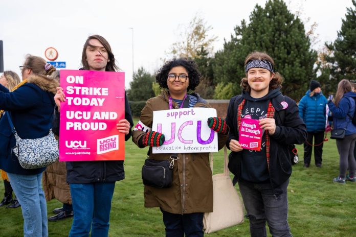 Students supporting the UCU strike