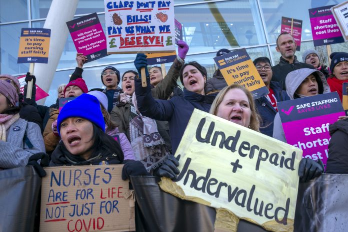 RCN Royal College of Nursing national pay strike. Mass picket of UCH University College Hospital central London. Photo: Paul Mattsson