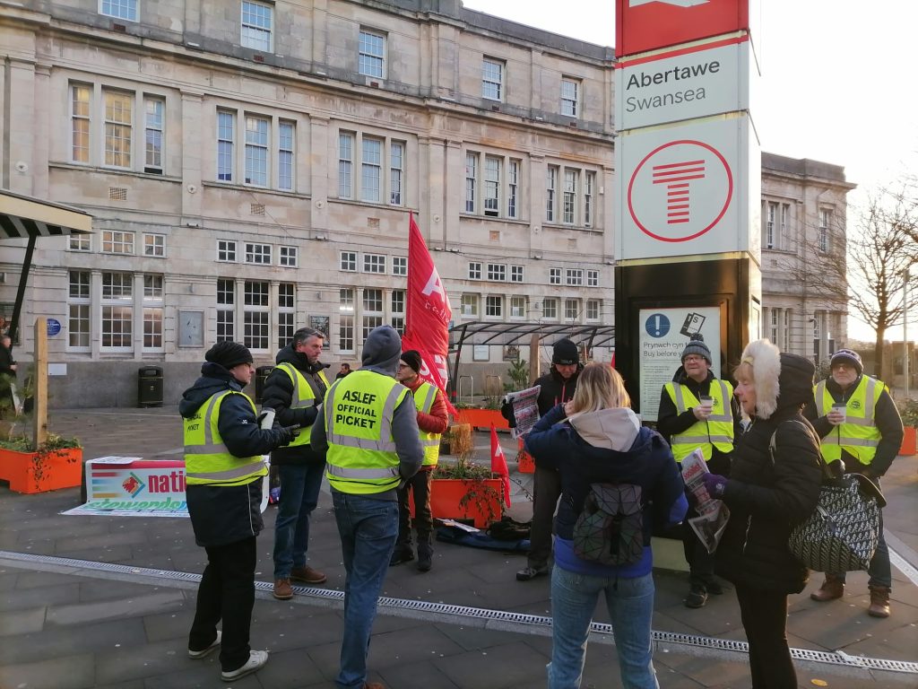 Aslef picket in Swansea, 1.2.23. Photo by Alec Thraves