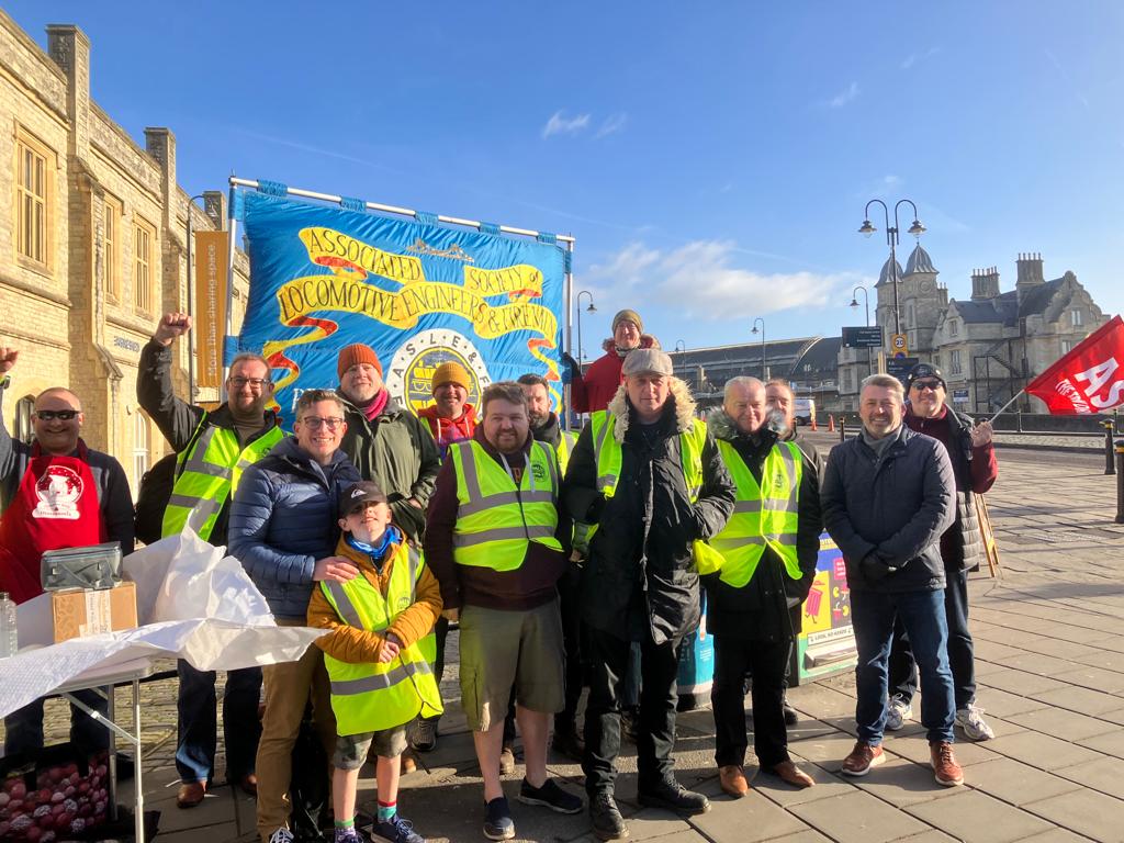 Aslef picket at Bristol Temple Meads station. 1.2.23. Photo by Roger Thomas