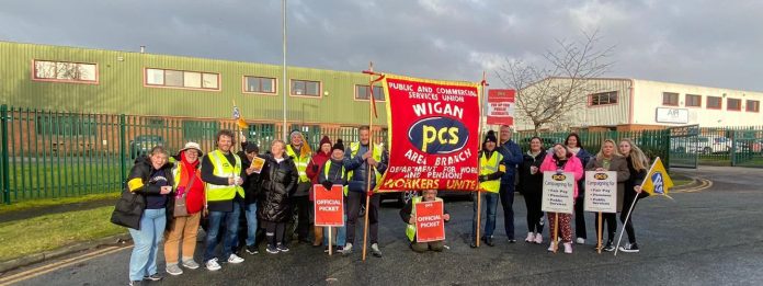 PCS picket line in Makersfield, 1.2.23, photo from Oisin
