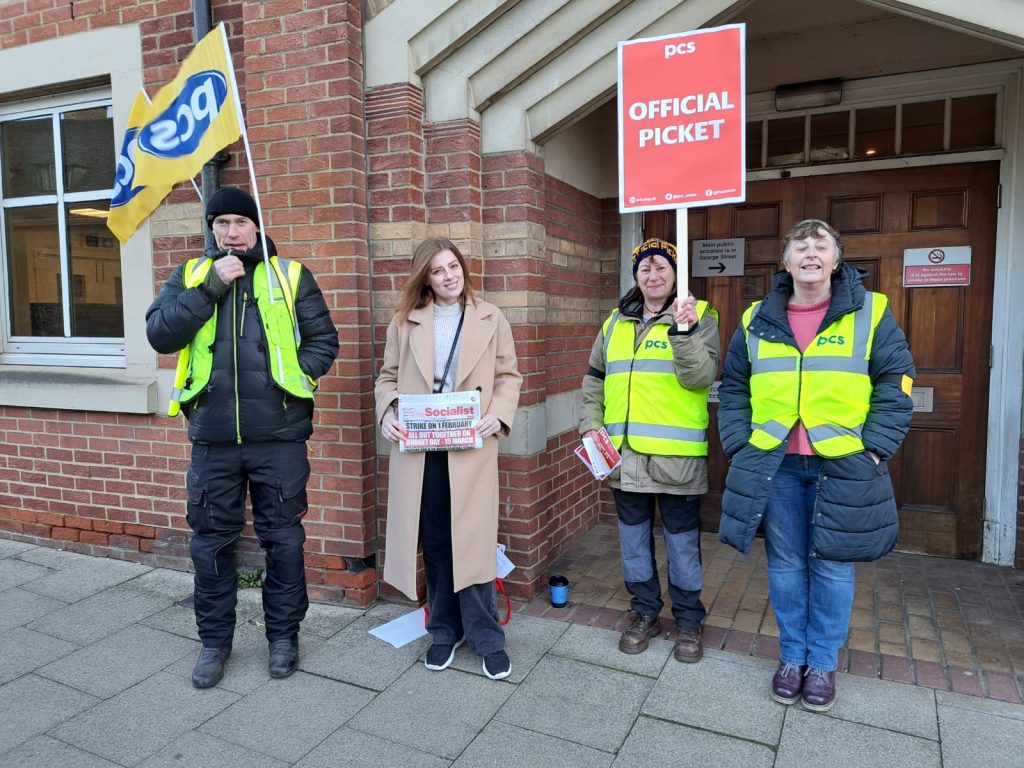 PCS at Oxford job centre, 1.2.23. Photo from Callum