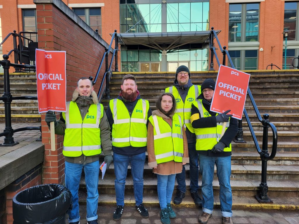 PCS picket at Land Registry in Nottingham. 1.2.23. Photo by Gary Freeman