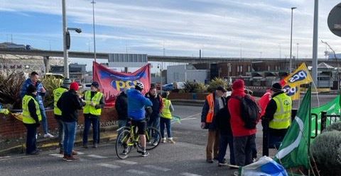 PCS picket at Eastern Docks in Dover, 1.2.23. Photo by Eric Segal