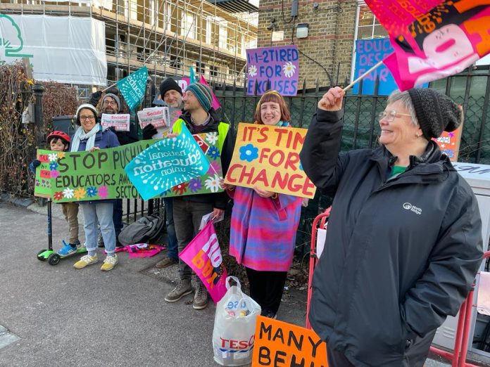 Waltham Forest NEU strike. Photo: Paula Mitchell