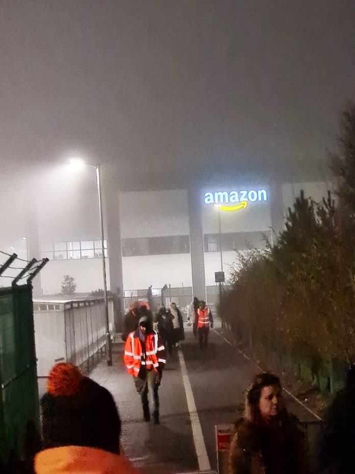 Amazon workers walk out. Photo: cov SP