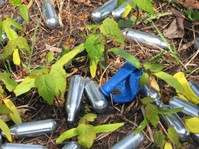 'nos' canisters Photo: Hansmuller / CC