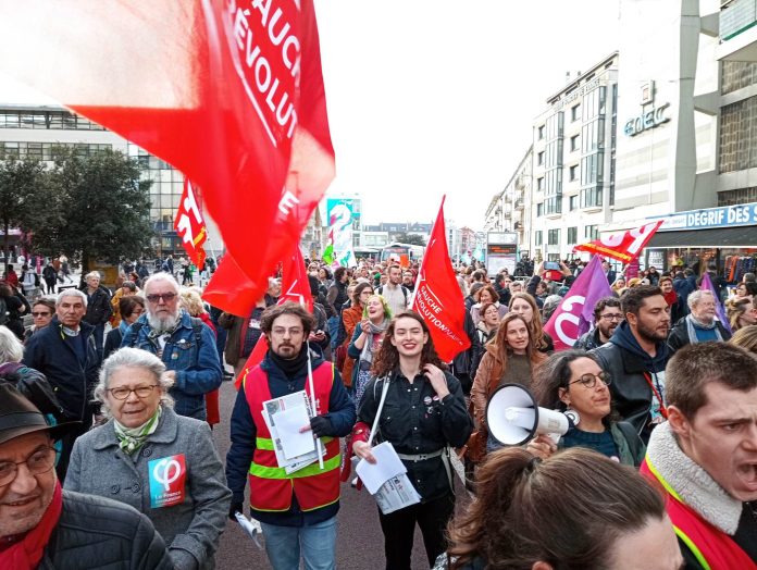 Gauche Révolutionnaire on the 16 March protest. Photo: CWI France