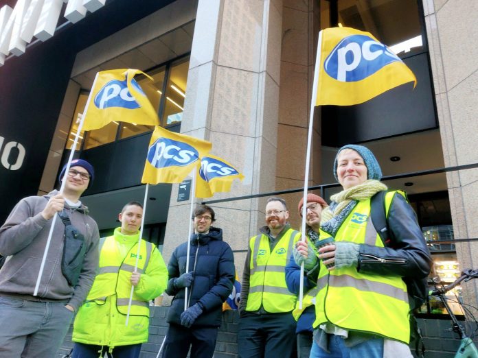 PCS strike at British Library. Photo: Hugo Pierre