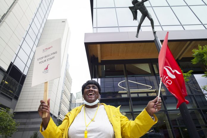 St Mungos on strike in 2021. Photo: Paul Mattsson