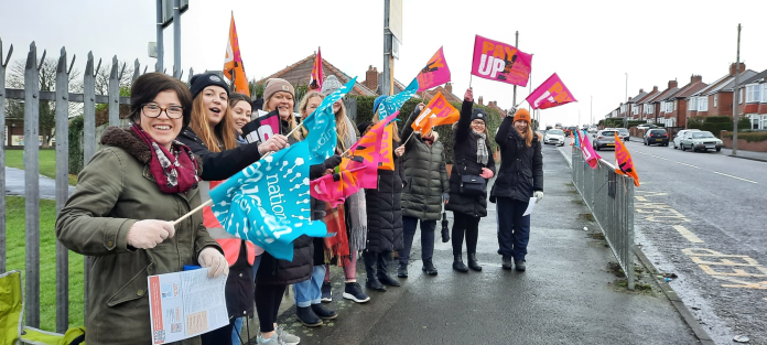 Glynwood school in Gateshead NEU picket. Photo: Elaine Brunskill