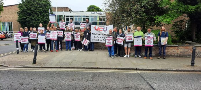 South Tyne College UCU strike. Photo: Elaine Brunskill