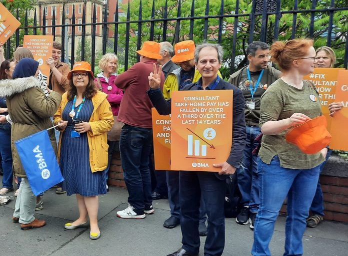 Consultants strike in Newcastle, photo Elaine Brunskill