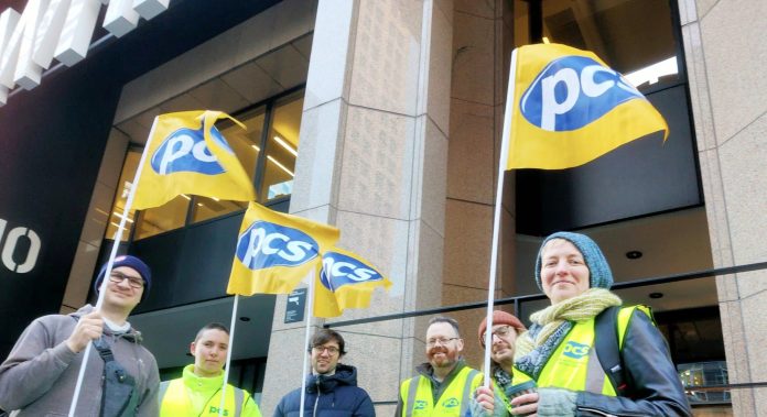 Cabinet office Hugo Pierre Cabinet Office on strike. Photo: London Socialist Party