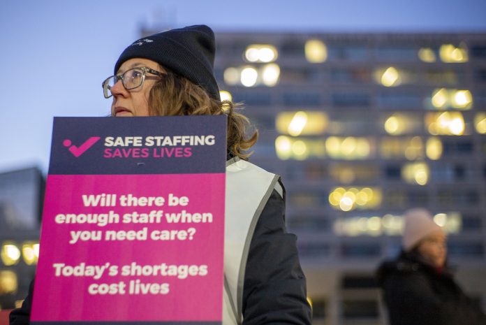 Nurse striking at St Thomas' Hospital December 2022 Photo: Paul Mattsson