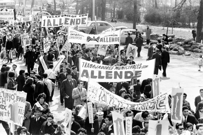 Allende supporters. Photo: Public Domain
