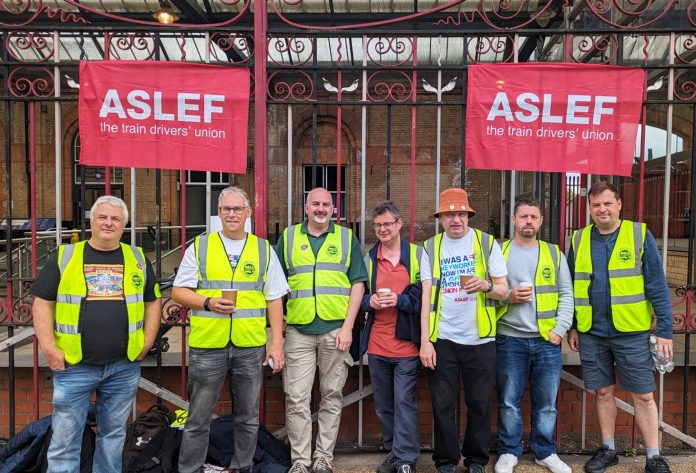 Leicester Aslef picket line. Photo: Steve Score