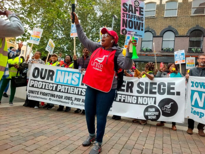 Joint strike of NHS workers in East London Photo: Hugo Pierre