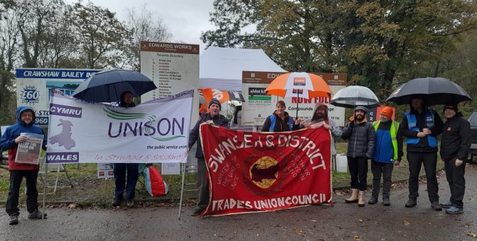 Flogas picket Photo: Swansea Socialist Party