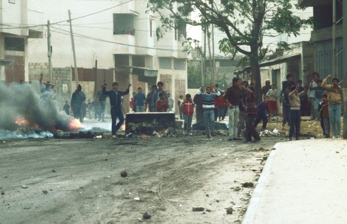 81290-000-45 First Intifada in Gaza 1987. Photo: : Efi Sharir, Dan Hadani collection, National Library of Israel / CC