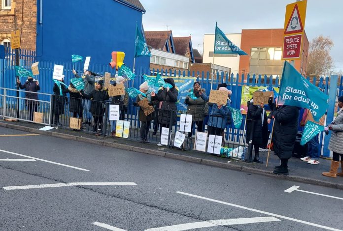 WhatsApp Image 2023-12-11 at 09.15.25 Benson primary school NEU strike. Photo: Clive Walder