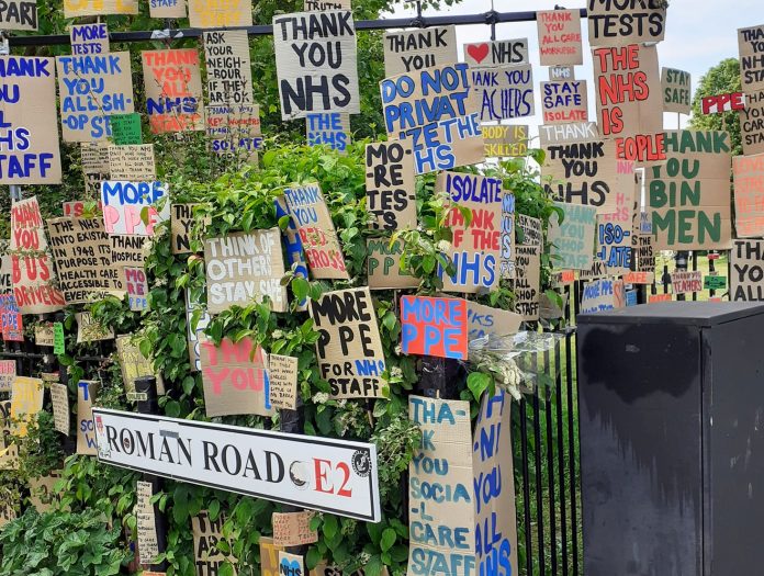 Signs in support of the NHS Photo: Hackney Socialist Party