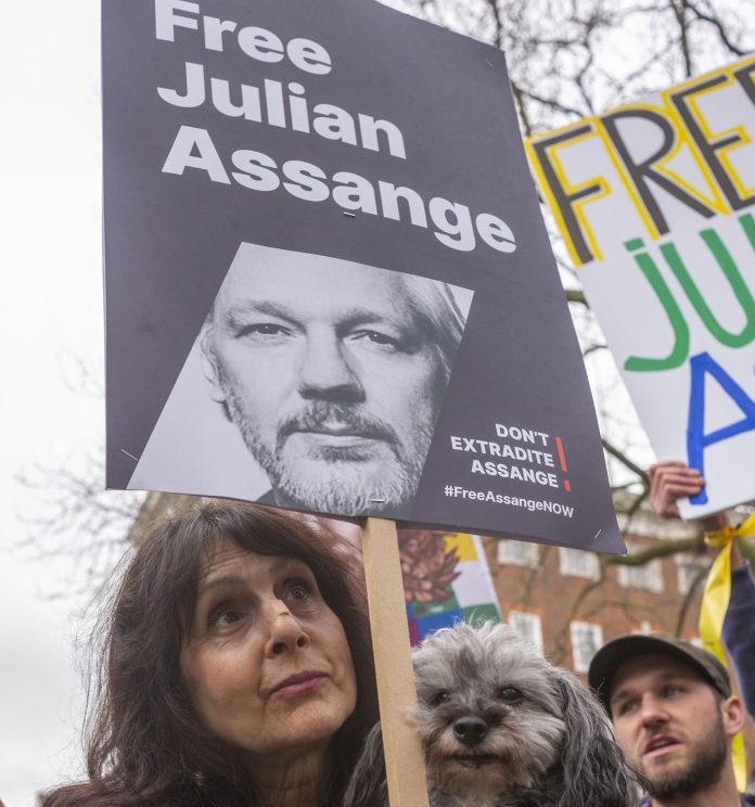 Protest outside High Court in support of Julian Assange. Photo: Paul Mattsson