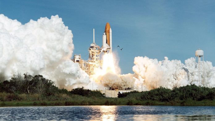 Columbia space shuttle taking off. Photo: The space shuttle that fell to Earth - BBC
