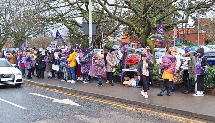 Bedfordshire Unison Health Care Assistants strike. Photo: Stevenage SP