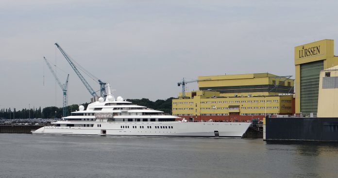 Luxury Yacht. Photo: Gerd Fahrenhorst/CC