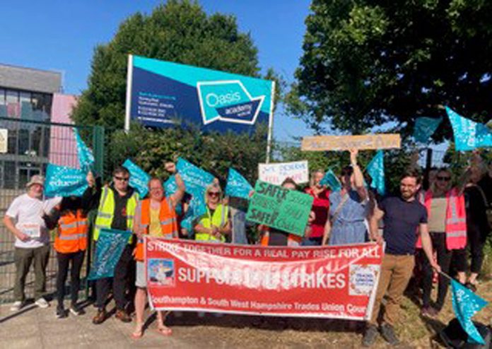 Oasis Academy NEU strike. Photo: Nick Chaffey
