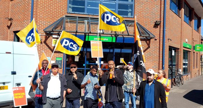DWP-security-guards-strike-Walthamstow-east-London-Photo-Martin-Reynolds
