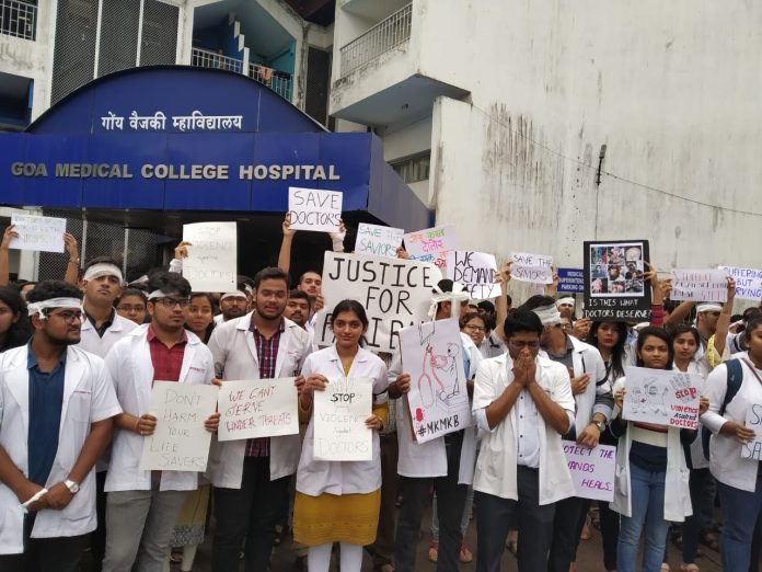 Doctors_protest_for_a_safe_work_environment Teena Kurian CC