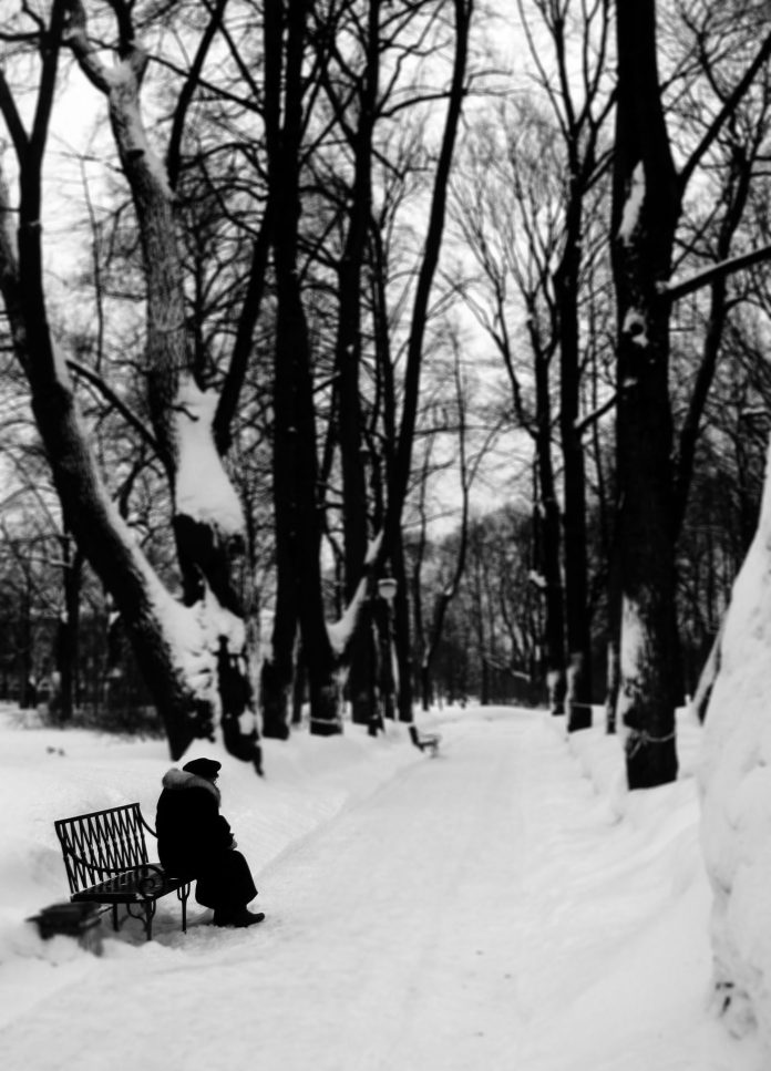 Old-woman-in-the-snow Old-woman-in-the-snow
