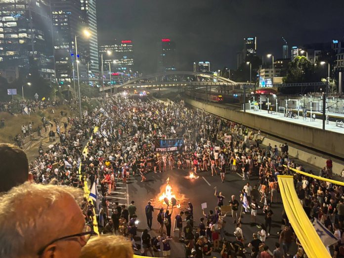 Protesters block roads during the Israeli general strike. Photo: Uzi D