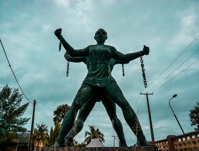 Monument at the Badagry slave heritage museum. Photo: Solasly/CC