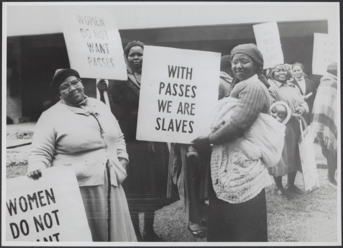 Black women demonstrate against pass laws, 1956. Photo: ANEFO/CC