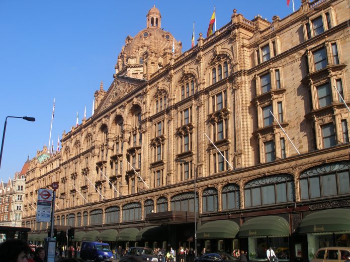 Harrods> Photo: Sokkky/CC